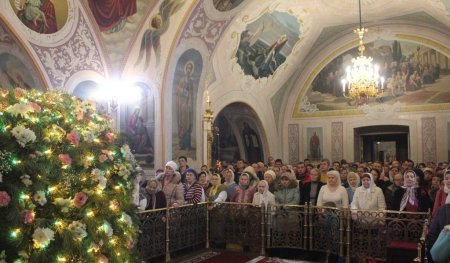 РПЦ посоветовала пожилым людям не посещать храмы на Рождество из-за Covid-19
