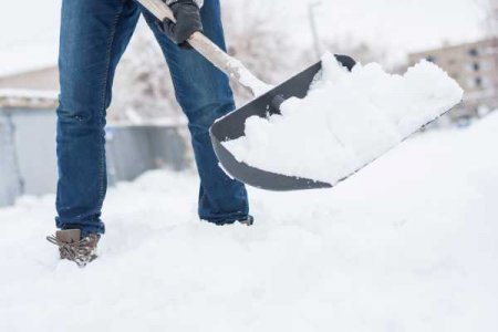 Госавтоинспекция предупреждает граждан: за выброс снега на проезжую часть - штраф