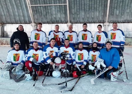 Хоккеисты сборной команды Абдулинского городского округа 7 марта приняли участие в ежегодном традиционном турнире по хоккею с шайбой среди мужских команд на призы ООО «Агрохолдинг Алга» в с. Асекеево