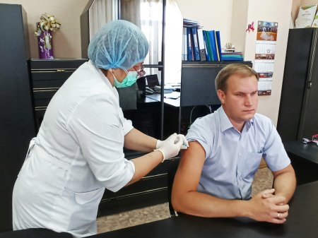 Сегодня в администрации городского округа прошла очередная вакцинация от COVID-19 её сотрудников и работников подведомственных учреждений