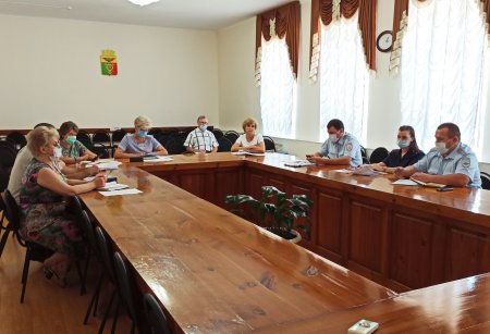 В администрации МО Абдулинский городской округ состоялось очередное заседание комиссии по профилактике правонарушений