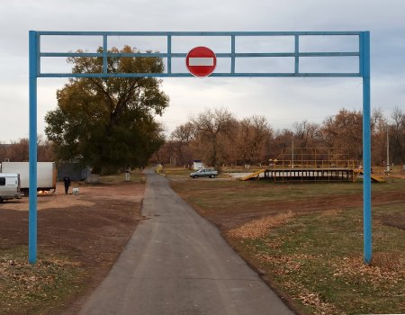 Совсем недавно на въезде в парк культуры и отдыха «Заречный» был установлен дорожный знак, запрещающий въезд на его территорию