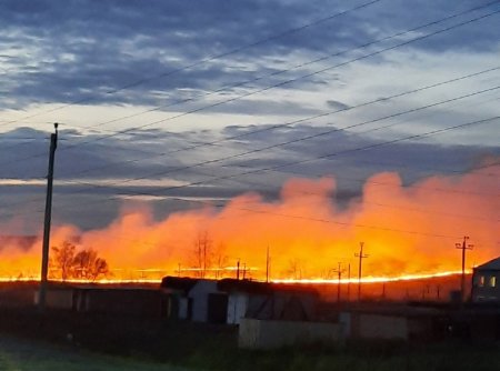 6 ноября, во второй половине дня, на территории в районе западной части города Абдулино произошло возгорание сухой травы