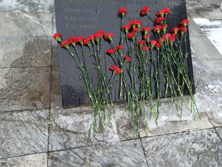 В Абдулинском городском округе почтили память земляков, погибших при защите Отечества.