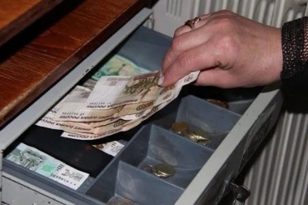 Жительница Матвеевского района на рабочем месте похитила деньги и материальные ценности на сумму более 130 000 рублей
