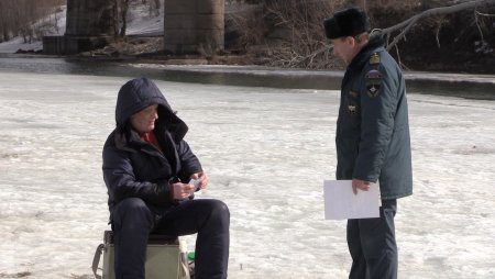 Жителей Оренбургской области призывают завершить сезон зимней рыбалки из-за снеготаяния.