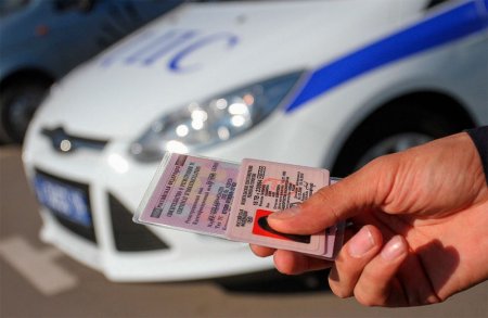 Премьер-министр РФ Михаил Мишустин сообщил, что действие российских водительских удостоверений будет продлено на три года.