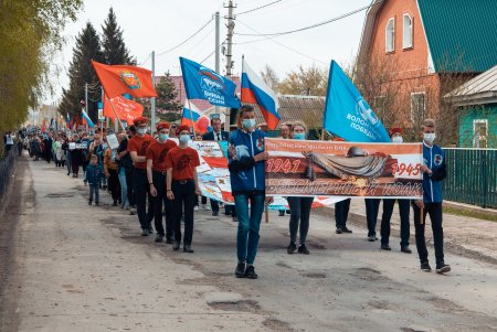 9 мая, в День Победы, по улице Коммунистическая в городе Абдулино в едином строю прошагал «Бессмертный полк».