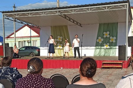 В среду, 6 июля, в г.Абдулино, в сквере по ул.Красноармейская, прошло мероприятие под названием «Семья - очаг любви и верности».