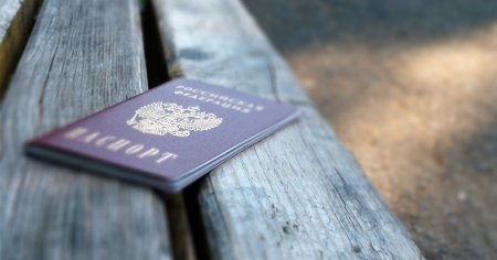 Жителей Оренбуржья призывают удалять фото паспортов и банковских карт из чатов