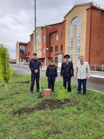 Сотрудники полиции приняли участие в акции «Зеленая Россия — 2022»