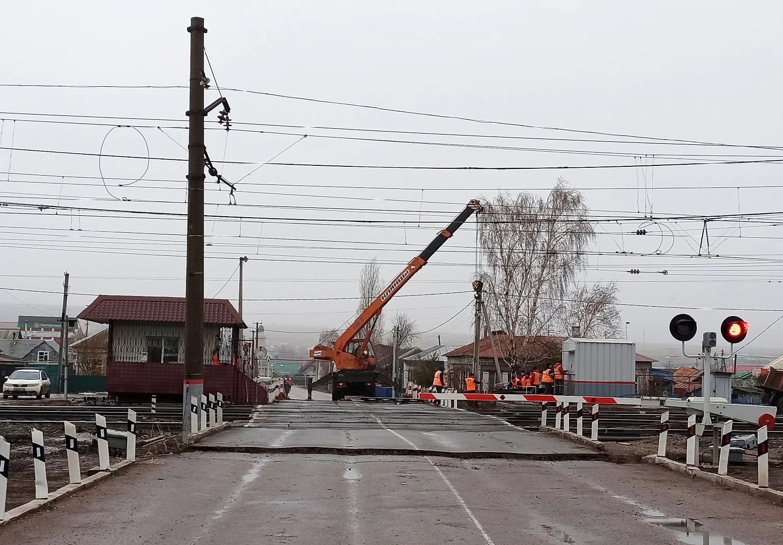 На ж.-д. переезде 1373 км в районе кинотеатра «Юность» в г.Абдулино  продолжается ремонт » Новости Абдулино