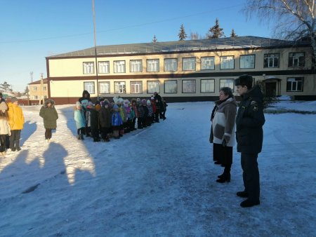 В преддверии новогодних праздников сотрудники ОНД и ПР по Абдулинскому городскому округу, Пономарёвскому и Матвеевскому районам осуществляют профилактические посещения объектов, задействованных в праздничных мероприятиях