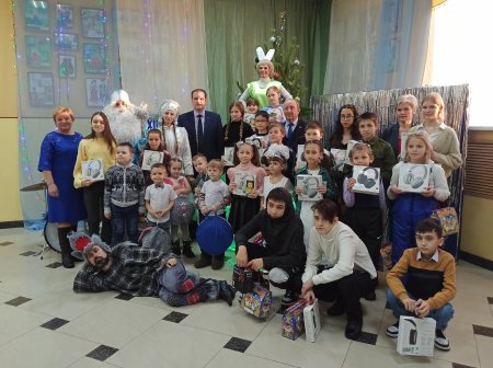 28 декабря, в Доме культуры «Юбилейный» прошла новогодняя «Ëлка желаний» для детей из семей мобилизованных абдулинцев