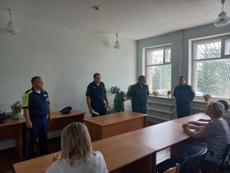 Сотрудники Госавтоинспекции провели беседу в военном  комиссариате