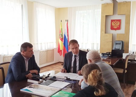 22 сентября, глава муниципального образования Денис Павлов провёл в своём рабочем кабинете личный приём граждан