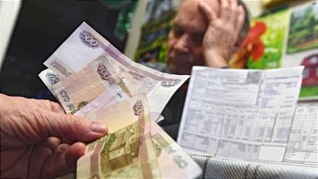 Президент РФ Владимир Путин подписал закон об отмене банковских комиссий для пенсионеров при оплате ЖКУ