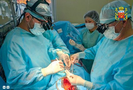 Оренбургские кардиохирурги провели сложнейшую операцию на сердце 58-летнего мужчины.