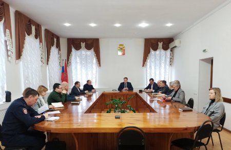 10 января, глава муниципального образования Денис Павлов провёл первое в 2024 году расширенное аппаратное совещание