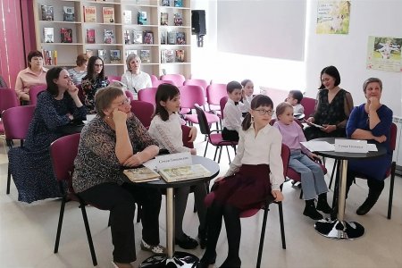 В центральной районной библиотеке прошёл муниципальный этап областного конкурса «Читающая семья Оренбуржья-2024»